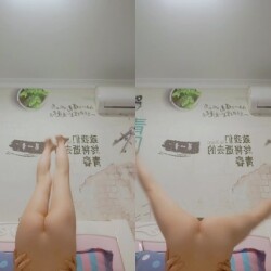 少女 風呂場で体を綺麗に2本